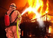 Tiga Warung di Pusat Kota Bukittinggi Ludes Terbakar