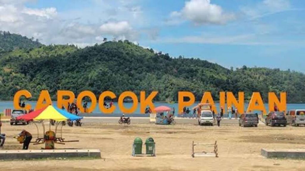 Pantai Carocok Painan yang dikelola Pemkab Pessel. (ist)