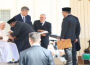 Sampaikan Undangan dari Jokowi, Menag Temui Paus Fransiskus di Vatikan