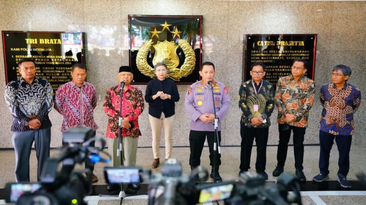 Kapolri Jenderal Listyo Sigit Prabowo melakukan audiensi dengan Dewan Pers Indonesia. Pertemuan ini dilakukan di Mabes Polri, Jakarta Selatan, Selasa (21/6/2022).