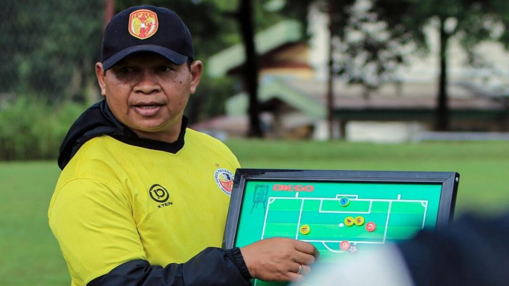Kepala Pelatih Semen Padang FC Delfiadri. (Foto: Dok. Istimewa)