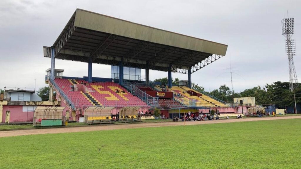 Stadion Haji Agus Salim Padang. (foto diambil Juni 2022)