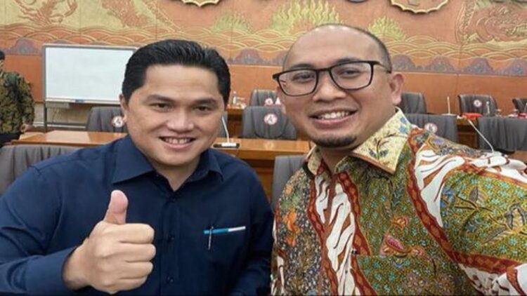 Anggota Komisi VI DPR RI dari Fraksi Partai Gerindra Andre Rosiade bersama Menteri BUMN Erick Thohir. (IST)