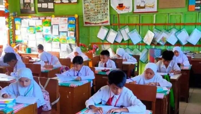 Pemko Padang kembali Terapkan Belajar Tatap Muka, Sekolah Terdampak Banjir masih Daring