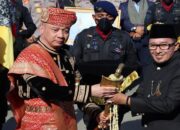 Jadi Datuak, Kapolda Sumbar Serahkan Benda Pusaka Raja Minangkabau di Istano Basa Pagaruyung