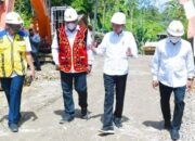 Presiden Jokowi Tinjau Proyek Peningkatan Struktur Jalan di Pulau Nias