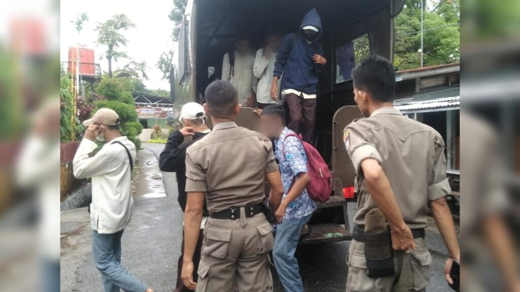 Satpol PP Padang tangkap pelajar keluyuran