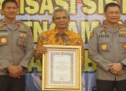 Semen Padang Raih Sertifikat Gold Reward SMP Obvitnas dari Kapolri
