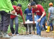 Semen Padang Bantu Pengecoran Jalan Bukit Nabu Sepanjang 2 Kilometer