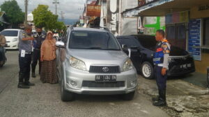 Dishub Padang tertibkan kendaraan di Jalan Anduring