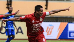 Selebrasi Silvio Escobar usai mencetak gol pertamanya di Liga 2 2022 bersama Semen Padang FC.