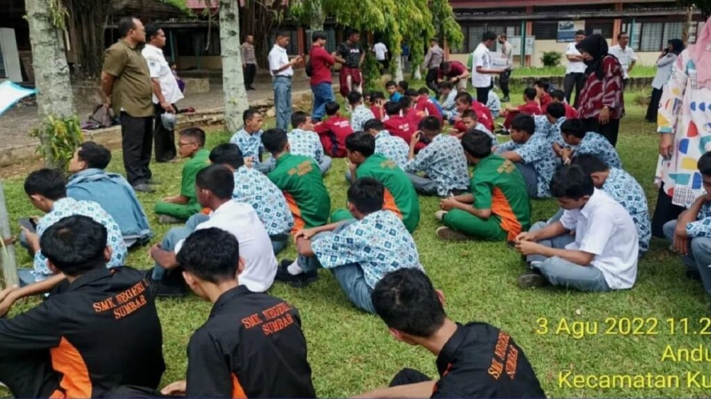 Puluhan pelajar terjaring razia karena keluyuran saat jam pelajaran. (IST)