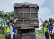 Polisi di Padang Imbau Truk Pengangkut Pasir Gunakan Terpal