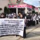 Ratusan guru honorer demo ke kantor DPRD Padang