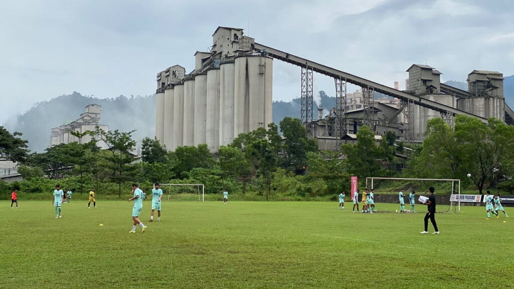 latihan pemain Semen Padang FC jelang Liga 2 2022