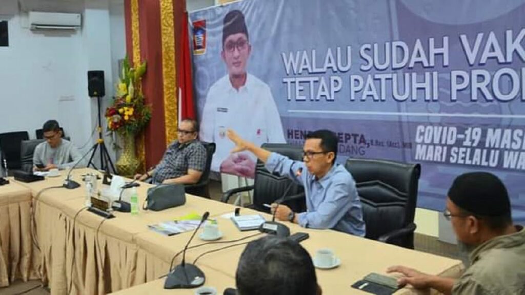 Rapat persiapan Rakernas Apeksi di Padang.