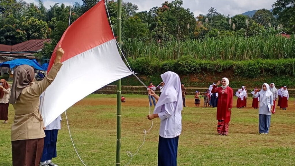 Upacara bendera peringatan HUT RI ke-77 di Lintau.