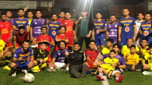 Braditi Moulevey bersama para pemain dari Minang Squad FC