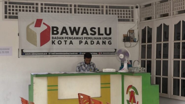 Pendaftaran Panwascam di Bawaslu Kota Padang