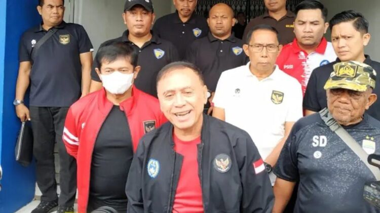 Ketua Umum PSSI Mochamad Iriawan di Lapangan Sidolig, Kota Bandung, Jawa Barat, Kamis (22/9/2022). (ANTARA/Bagus Ahmad Rizaldi)