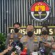 Kadiv Humas Mabes Polri Irjen Dedy Prasetyo saat diwawancarai wartawan terkait kasus Duren Tiga