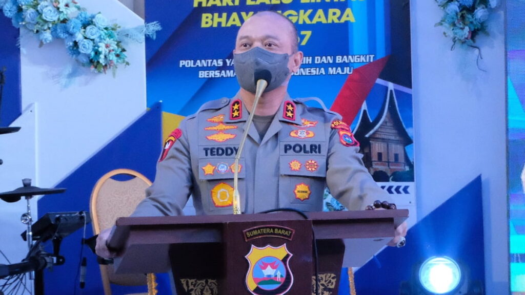 Kapolda Sumbar Irjen Pol Teddy Minahasa Putra saat peringatan Hari Lalulintas Bhayangkara ke-67