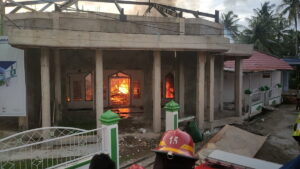 Masjid terbakar di Padang