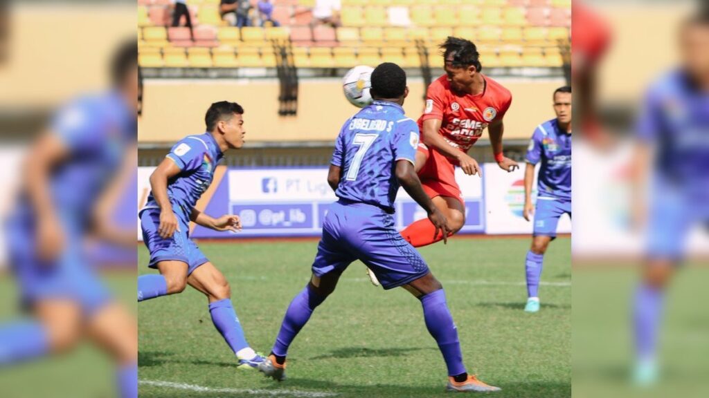 Semen Padang FC saat melawan PSPS Riau