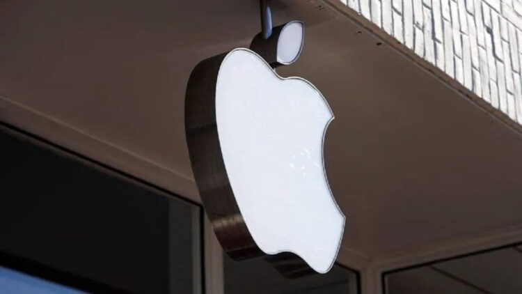 Logo gerai Apple di Washington, Amerika Serikat, Kamis (27/1/2022). ANTARA/REUTERS/Joshua Roberts/am.