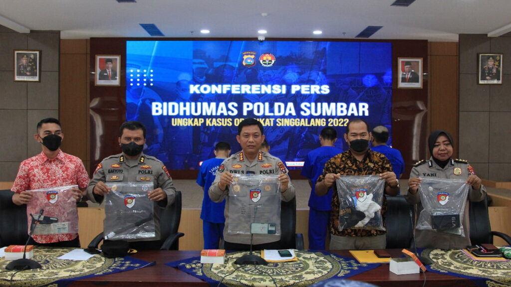 barang bukti para pelaku yang terjaring dalam operasi sikat singgalang 2022