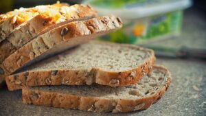 Roti gandum termasuk salah satu makanan yang bisa merusak ginjal