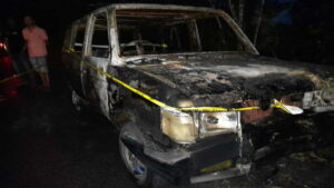 Mobil perampok emas di Agam yang dibakar warga