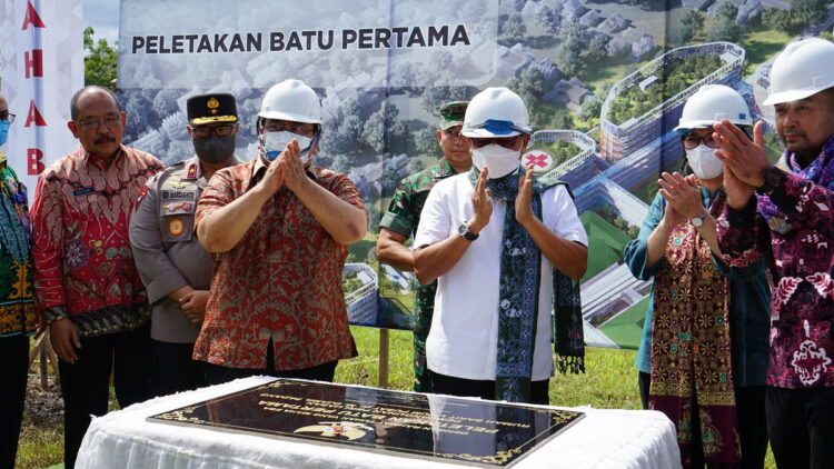 Penandatanganan prasasti tanda pembangunan gedung KRIS RSUP DR M Djamil Padang