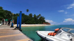 Pulau Angso Duo salah satu wisata favorit Pemkot Pariaman. (ANTARA)