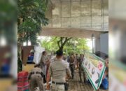 Ditinggal Pemilik, Puluhan Meja dan Kursi PKL di Batang Arau Padang Disita Satpol PP