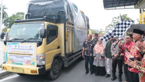 Gubernur Mahyeldi lepas mobil barang satu harga ke Mentawai