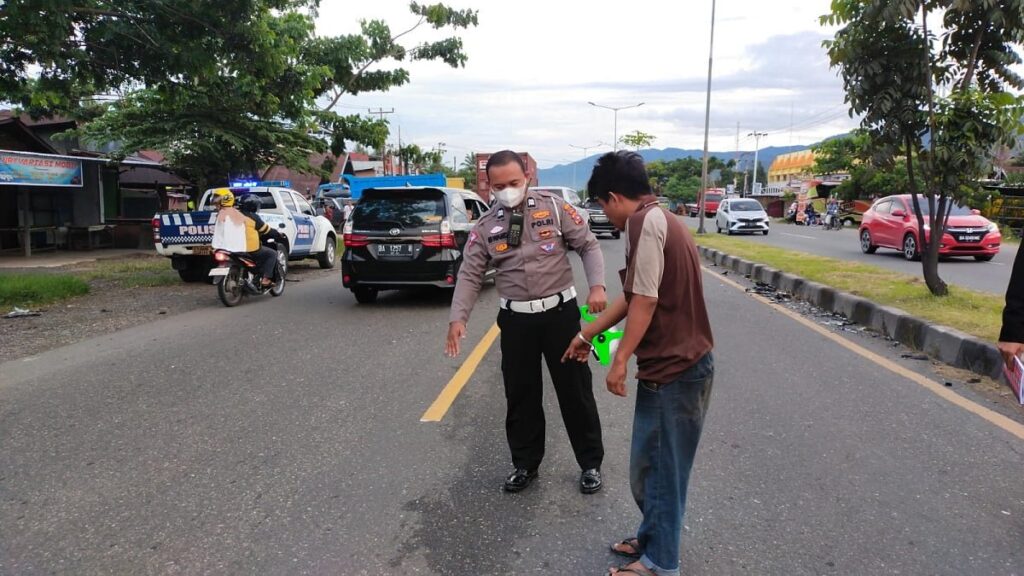 Hilux hantam Fuso di Padang