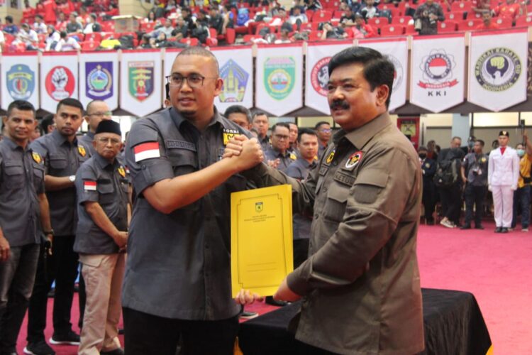 Andre Rosiade resmi dilantik menjadi Ketua FORKI Sumbar oleh Ketua Umum (Ketum) PB FORKI Marsekal TNI (Purn) Hadi Tjahjanto. (IST)