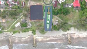 Foto udara rencana lokasi diletakkan KRI Teluk Ratai 509 di samping GOR Pauh Pariaman, Sumbar. (ANTARA/HO-Dinas Pekerjaan Umum, Penataan Ruang dan Pertanahan Kota Pariaman.)