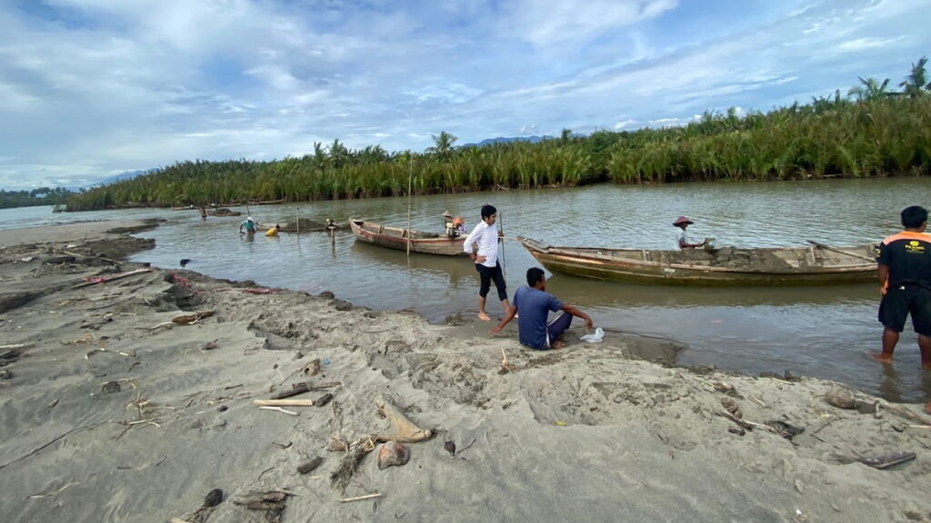 Tambang ilegal di Pasia Jambak, Kecamatan Koto Tangah, Kota Padang.