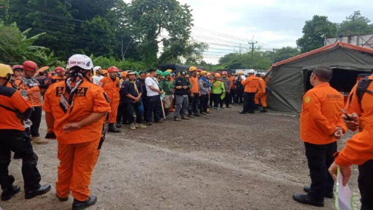 Personel SAR melakukan apel persiapan pencarian korban gempa di Kabupaten Cianjur, Provinsi Jawa Barat, Rabu (23/11/2022). (ANTARA/HO-Kantor SAR Bandung)