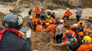 Tim Polri dan tim SAR gabungan temukan jenazah tertimbun gempa Cianjur