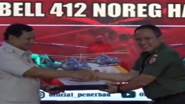 Menteri Pertahanan (Menhan) RI Prabowo Subianto menyerahkan dua helikopter kepada Pusat Penerbangan TNI Angkatan Darat. (Istimewa)