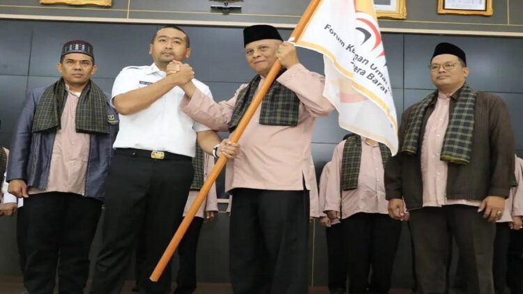 Wakil Gubernur Sumbar, Audy Joinaldi mengukuhkan Pengurus Forum Kerukunan Umat Beragama (FKUB) Provinsi Sumatra Barat (Sumbar) Periode 2022-2027. (Istimewa)