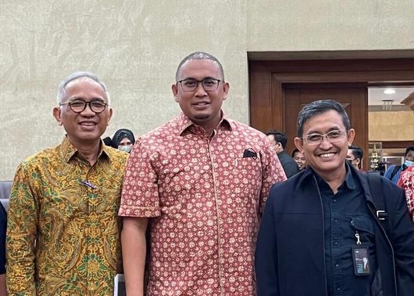 Anggota Komisi VI DPR RI Andre Rosiade bersama Direktur Utama PT. Hutama Karya Budiharto dan Direktur Operasi III HK Koentjoro. (Istimewa)