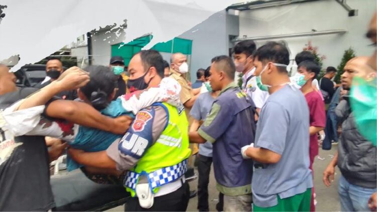 Anggota Polri bantu evakuasi korban gempa Cianjur
