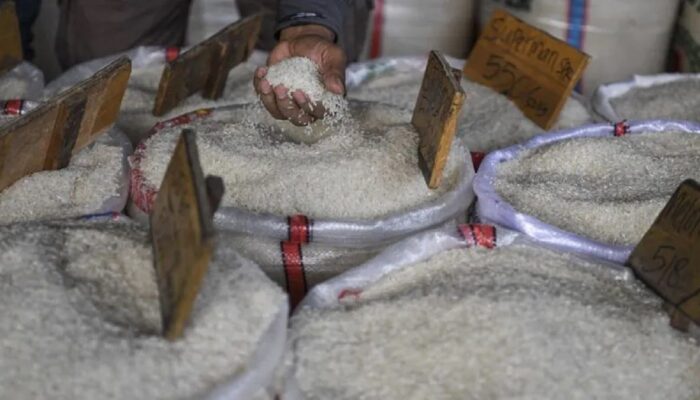 Kerja Sama dengan Bulog, Polres Pasaman Barat Salurkan 1 Ton Beras Murah ke Masyarakat