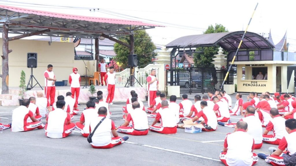 Olahraga bersama Wakapolda Sumbar di Polresta Bukittinggi