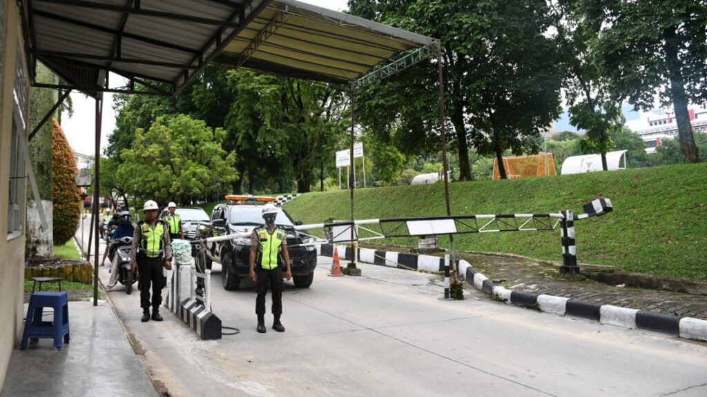 Penghormatan di hari pahlawan oleh Semen Padang