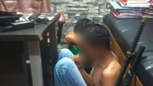 Polresta Padang mengamankan dua remaja beserta senjata tajam dalam aksi tawuran pada Jumat (11/11/2022) siang. Mereka dikenakan sanksi pidana. (ANTARA)